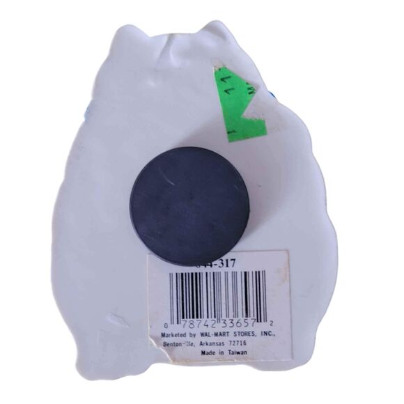 Vintage Wal-Mart Clay Bear with fish refrigerator magnet - Picture 2 of 3